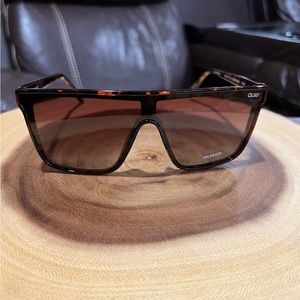 AUTHENTIC QUAY AUSTRALIA 
NIGHTFALL OVERSIZED 
TORTOISE/BROWN POLARIZED